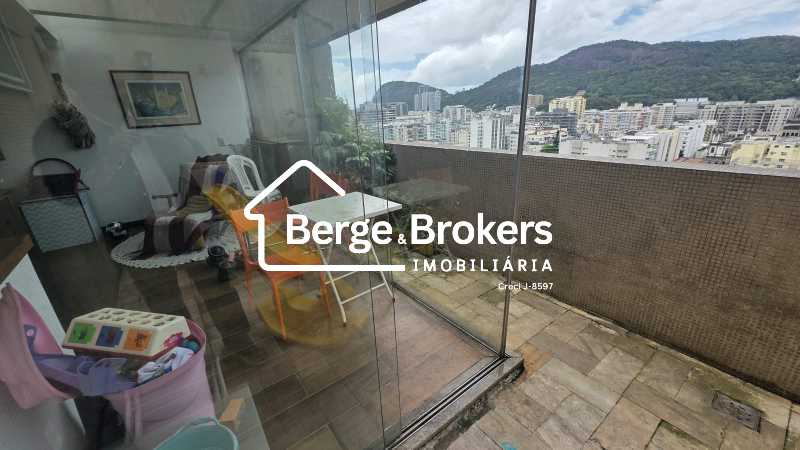 Conheça Ampla area segundo piso do imóvel - Cobertura à venda Rua da Matriz, Botafogo, Rio de Janeiro - R$ 1.000.000 - RJCO10012 - 18 Ampla area segundo piso - 18