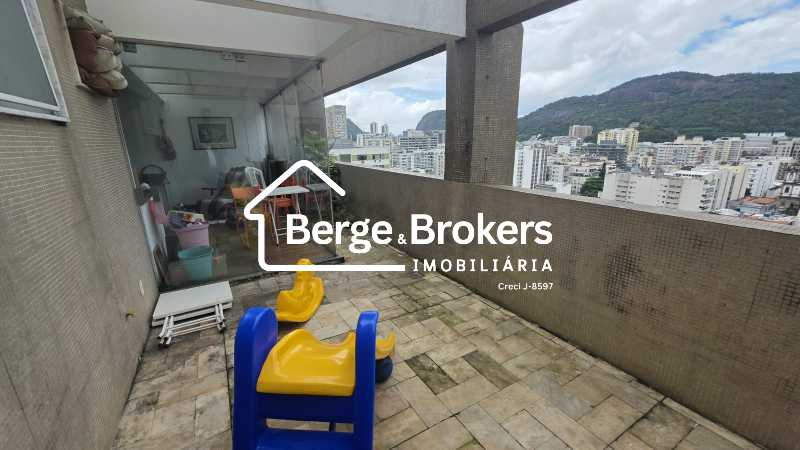 Conheça Ampla area segundo piso do imóvel - Cobertura à venda Rua da Matriz, Botafogo, Rio de Janeiro - R$ 1.000.000 - RJCO10012 - 20 Ampla area segundo piso - 20