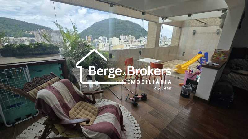 Conheça Ampla area segundo piso do imóvel - Cobertura à venda Rua da Matriz, Botafogo, Rio de Janeiro - R$ 1.000.000 - RJCO10012 - 16 Ampla area segundo piso - 16
