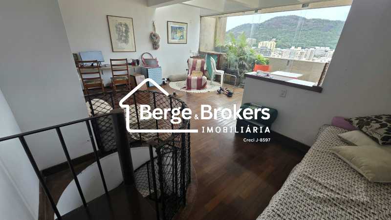 Conheça Ampla area segundo piso1 do imóvel - Cobertura à venda Rua da Matriz, Botafogo, Rio de Janeiro - R$ 1.000.000 - RJCO10012 - 15 Ampla area segundo piso1 - 15