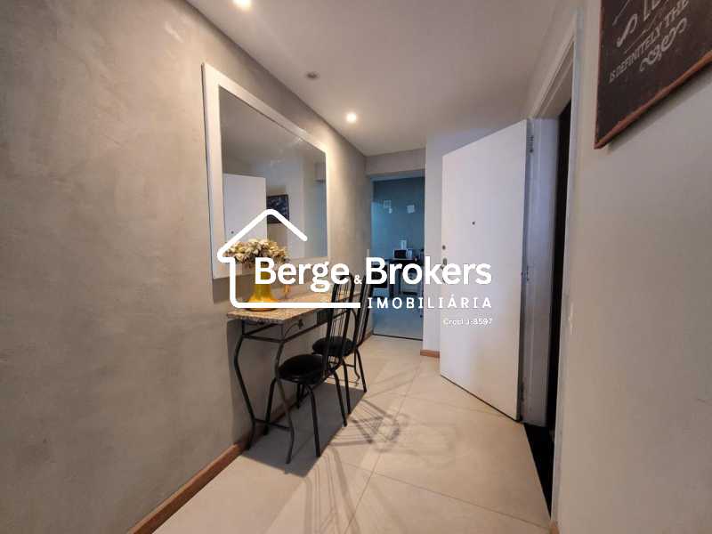 Conheça 05 - Hall de entrada do imóvel - Apartamento à venda Rua Belfort Roxo, Copacabana, Rio de Janeiro - R$ 1.180.000 - RJAP30771 - 5 05 - Hall de entrada - 5