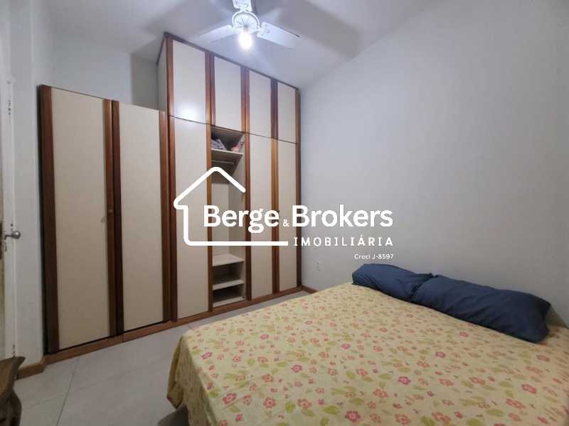 Conheça 07 - Suite - armarios do imóvel - Apartamento à venda Rua Belfort Roxo, Copacabana, Rio de Janeiro - R$ 1.180.000 - RJAP30771 - 7 07 - Suite - armarios - 7