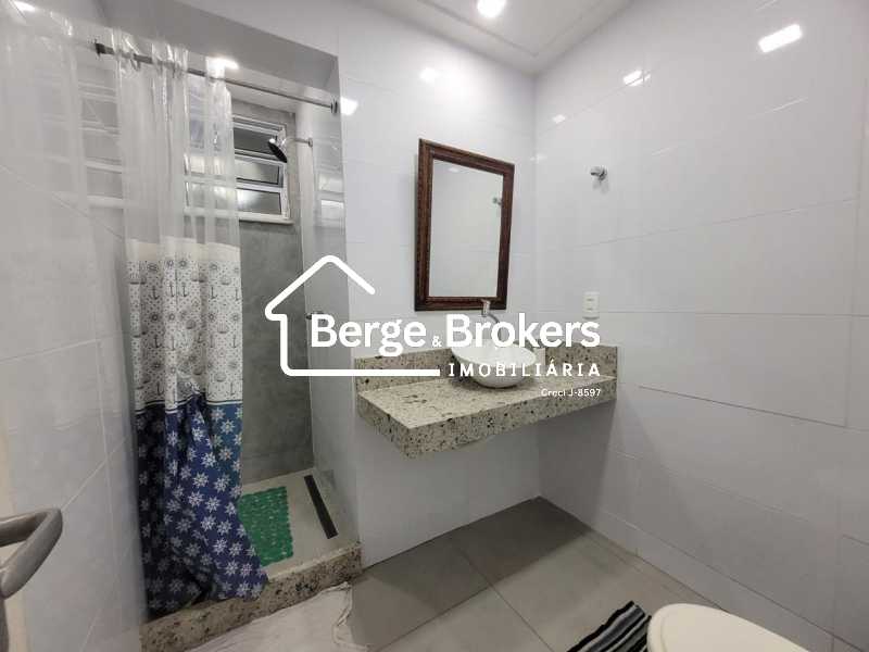 Conheça 12 - Banheiro social do imóvel - Apartamento à venda Rua Belfort Roxo, Copacabana, Rio de Janeiro - R$ 1.180.000 - RJAP30771 - 12 12 - Banheiro social - 12