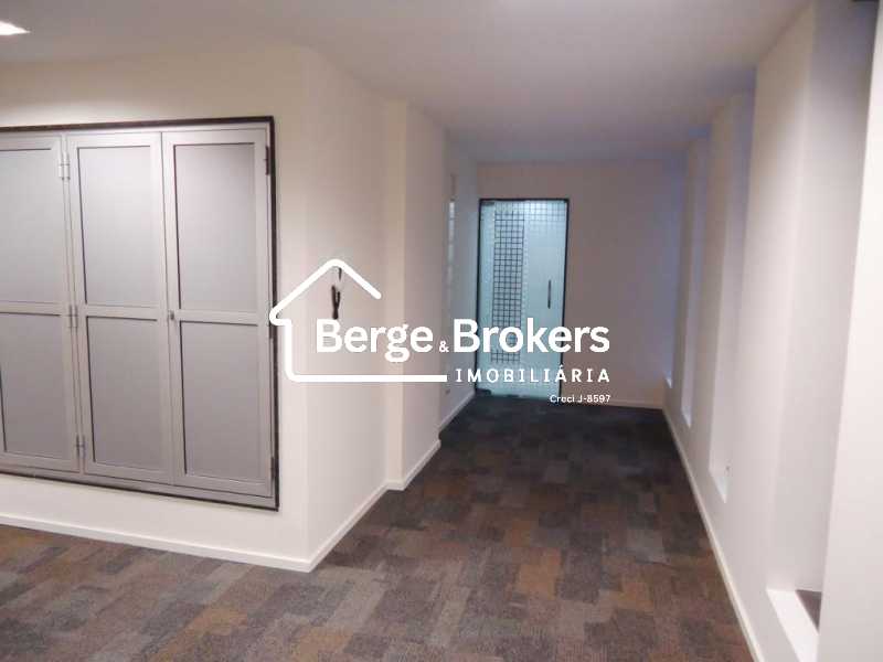 Conheça Travessa 50 - 17 do imóvel - Prédio 3424m² à venda Travessa do Ouvidor, Centro, Rio de Janeiro - R$ 20.000.000 - RJPR00020 - 18 Travessa 50 - 17 - 18