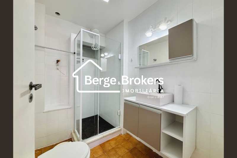 Conheça Banheiro social do imóvel - Apartamento para alugar Avenida Pasteur, Botafogo, Rio de Janeiro - R$ 5.000 - RJAP20813 - 17 Banheiro social - 17