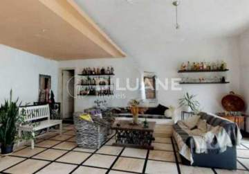 Excelente cobertura no Leme 302 m²,sala com dois ambientes, 05 dormitórios, com 01 suite e closet, cozinha espaçoso , terraço, varanda, e churrasqueira. - CPCO50012
