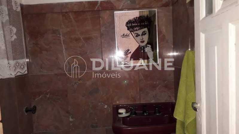 Conheça banheiro2. do imóvel - Excelente cobertura no Leme 302 m²,sala com dois ambientes, 05 dormitórios, com 01 suite e closet, cozinha espaçoso , terraço, varanda, e churrasqueira. - CPCO50012 - 20 banheiro2. - 20
