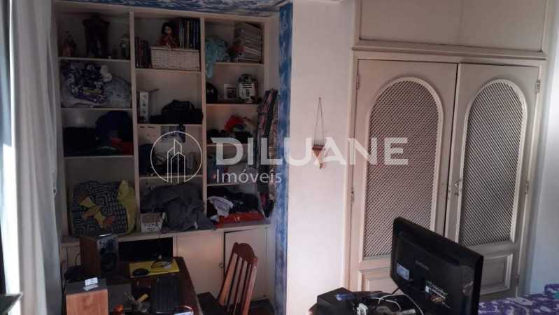 Conheça quarto3. do imóvel - Excelente cobertura no Leme 302 m²,sala com dois ambientes, 05 dormitórios, com 01 suite e closet, cozinha espaçoso , terraço, varanda, e churrasqueira. - CPCO50012 - 31 quarto3. - 31