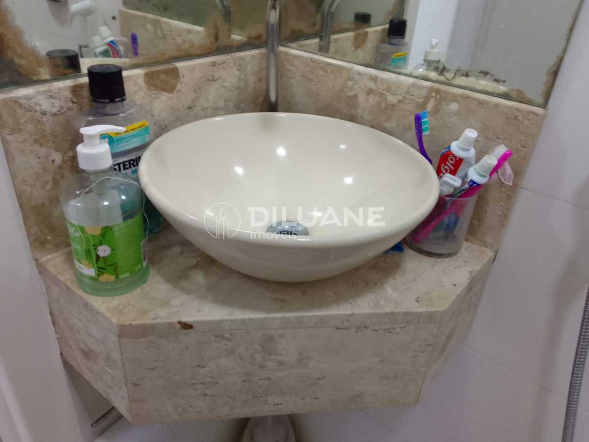 Conheça banheiro de empregada. do imóvel - Imperdível! Luxo e Sofisticação em Copacabana - CPAP60018 - 31 banheiro de empregada. - 31