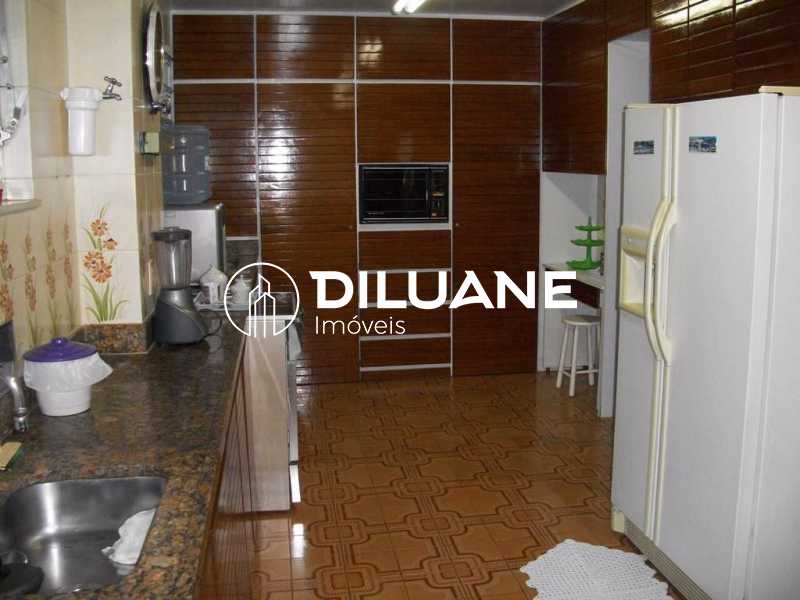 Conheça c492dd65-937c-4a35-8d40-f4c0c2 do imóvel - Bairro Peixoto - Copacabana | 300 m² | Salão 105 m² | 4 quartos (1 suíte) | Hidromassagem | Vaga na escritura | Portaria 24h - CPAP40001 - 11 c492dd65-937c-4a35-8d40-f4c0c2 - 11