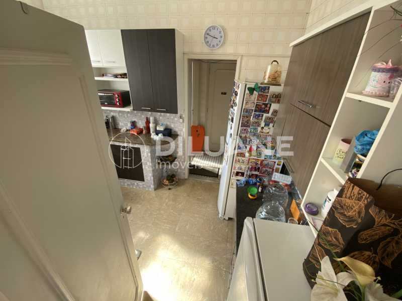 Conheça Cozinha do imóvel - Rua Hilário de Gouveia - 187 m², o m2 mais barato de Copacabana. Vista Lateral Mar! - BTAP31018 - 9 Cozinha - 9