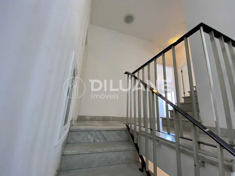 Conheça Escada acesso 2ºpiso do imóvel - Cobertura 4 quartos à venda Humaitá, Rio de Janeiro - R$ 2.000.000 - BTCO40055 - 25 Escada acesso 2ºpiso - 25