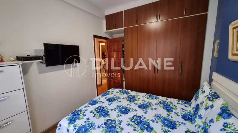 Conheça WhatsApp Image 2023-10-09 at 1 do imóvel - Apartamento silencioso c/ 02 quartos e garagem. Esquina Praia Copacabana - CPAP20560 - 6 WhatsApp Image 2023-10-09 at 1 - 6