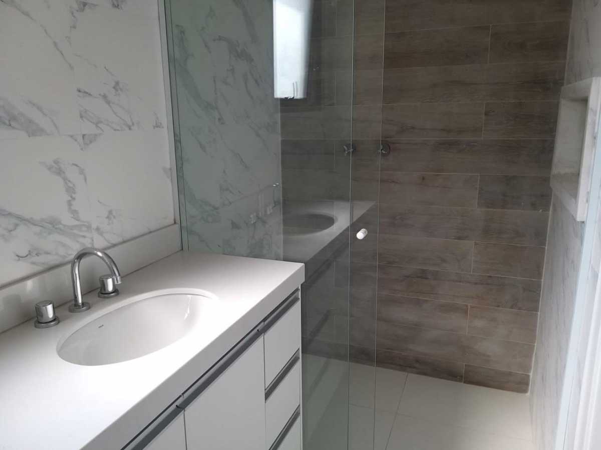 Conheça Banheiro suíte do imóvel - Apartamento com 3 quartos a venda no condomínio Mondo Itália na cidade de Vinhedo - SP - VIAP30329 - 19 Banheiro suíte - 19