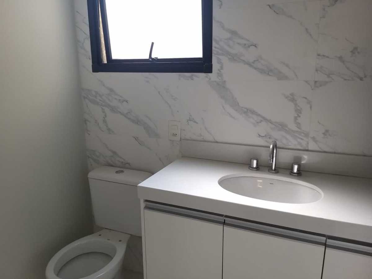 Conheça Banheiro suíte do imóvel - Apartamento com 3 quartos a venda no condomínio Mondo Itália na cidade de Vinhedo - SP - VIAP30329 - 20 Banheiro suíte - 20
