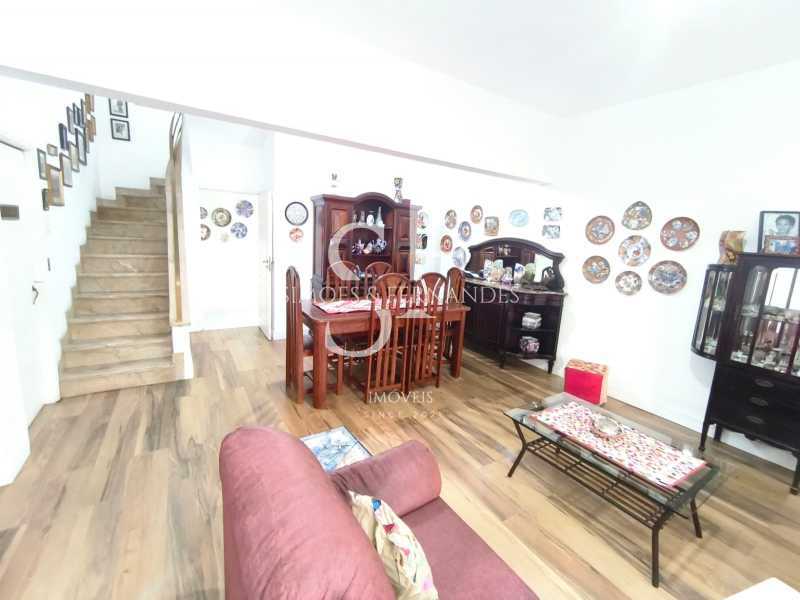 Conheça WhatsApp Image 2026-05-01 at 1 do imóvel - Tijuca - Travessa Frei Rogério - Casa de vila triplex com 7 quartos, sendo uma suíte master e elevador. - BTCV70002 - 4 WhatsApp Image 2026-05-01 at 1 - 4