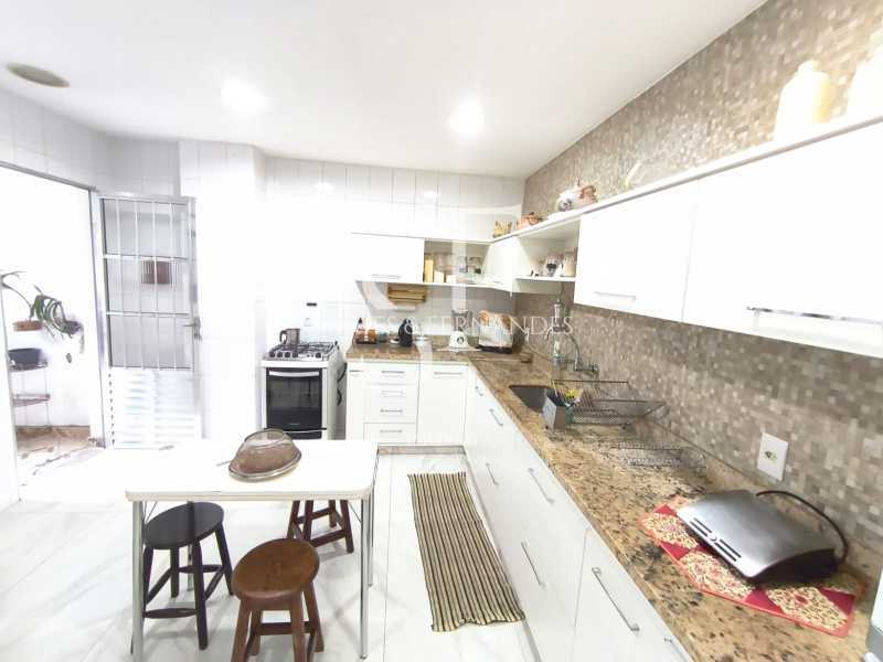 Conheça WhatsApp Image 2026-05-01 at 1 do imóvel - Tijuca - Travessa Frei Rogério - Casa de vila triplex com 7 quartos, sendo uma suíte master e elevador. - BTCV70002 - 24 WhatsApp Image 2026-05-01 at 1 - 24