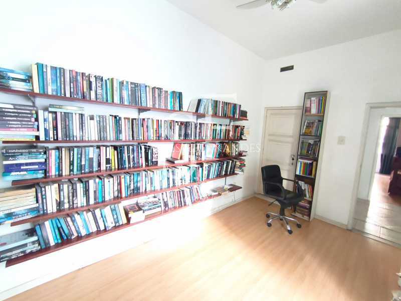 Conheça WhatsApp Image 2026-05-01 at 1 do imóvel - Tijuca - Travessa Frei Rogério - Casa de vila triplex com 7 quartos, sendo uma suíte master e elevador. - BTCV70002 - 9 WhatsApp Image 2026-05-01 at 1 - 9