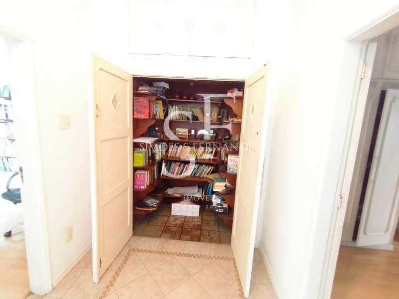 Conheça WhatsApp Image 2026-05-01 at 1 do imóvel - Tijuca - Travessa Frei Rogério - Casa de vila triplex com 7 quartos, sendo uma suíte master e elevador. - BTCV70002 - 11 WhatsApp Image 2026-05-01 at 1 - 11