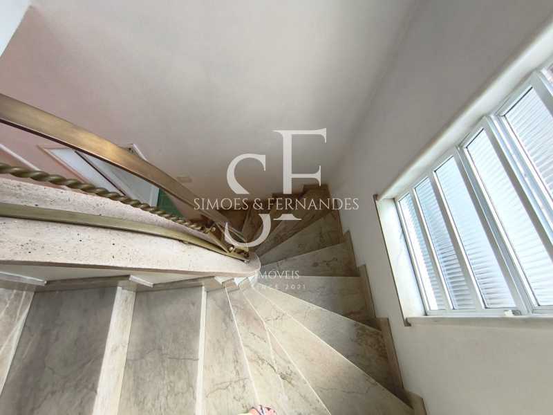 Conheça WhatsApp Image 2026-05-01 at 1 do imóvel - Tijuca - Travessa Frei Rogério - Casa de vila triplex com 7 quartos, sendo uma suíte master e elevador. - BTCV70002 - 7 WhatsApp Image 2026-05-01 at 1 - 7