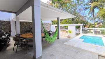 À Venda de casa com 4 quartos em Itacoatiara, Região Oceânica de Niterói, RJ