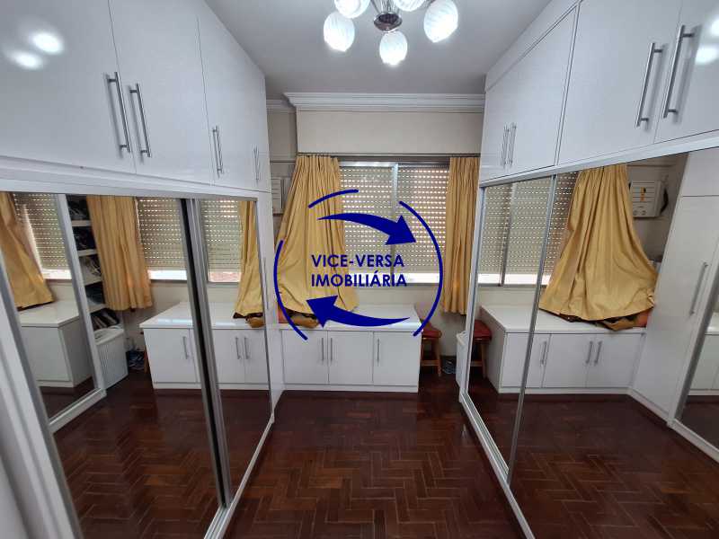Conheça Quarto / Closet do imóvel - Rua Antonio Basílio, 150m², luxo juntinho ao Metrô, 1 p/andar, salão, 4 quartos (suíte master), copa-coz, deps. compls, garagem. - 1503 - 14 Quarto / Closet - 14