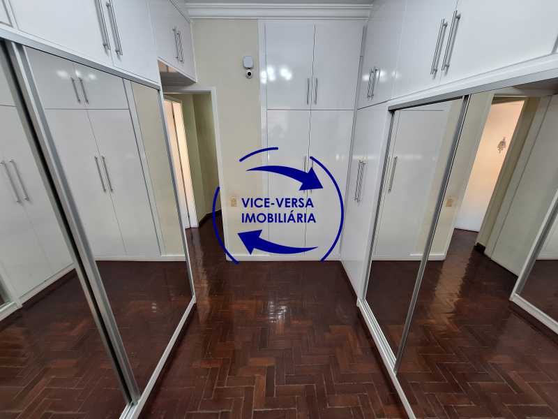 Conheça Quarto / Closet do imóvel - Rua Antonio Basílio, 150m², luxo juntinho ao Metrô, 1 p/andar, salão, 4 quartos (suíte master), copa-coz, deps. compls, garagem. - 1503 - 15 Quarto / Closet - 15