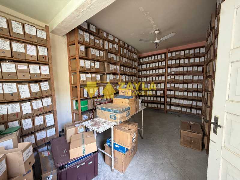 Conheça 08 do imóvel - GRANDE OPORTUNIDADE EM IRAJA, CASA 280M², 9 QTS SENDO UM SUITE, 2 SALAS, COPA COZINHA, BANHEIROS E VAGA DE GARAGEM!! AGENDE SUA VISITA! - CAC00184 - 9 08 - 9