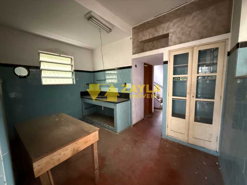 Conheça 12 do imóvel - GRANDE OPORTUNIDADE EM IRAJA, CASA 280M², 9 QTS SENDO UM SUITE, 2 SALAS, COPA COZINHA, BANHEIROS E VAGA DE GARAGEM!! AGENDE SUA VISITA! - CAC00184 - 13 12 - 13