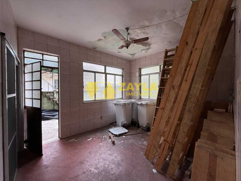 Conheça 13 do imóvel - GRANDE OPORTUNIDADE EM IRAJA, CASA 280M², 9 QTS SENDO UM SUITE, 2 SALAS, COPA COZINHA, BANHEIROS E VAGA DE GARAGEM!! AGENDE SUA VISITA! - CAC00184 - 14 13 - 14