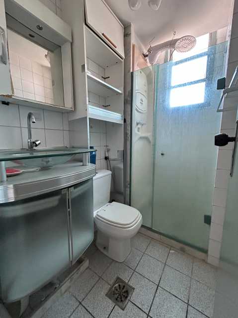 Conheça 18 do imóvel - EXCELENTE OPORTUNIDADE EM VICENTE DE CARVALHO !! CONDOMÍNIO COM INFRAESTRUTURA, 2 QTS, 1 VAGA , DE FRENTE PARA O BRT E METRO, PRÓXIMO AO CARIOCA SHOPPING! MARQUE SUA VISITA! - APC00684 - 18 18 - 18
