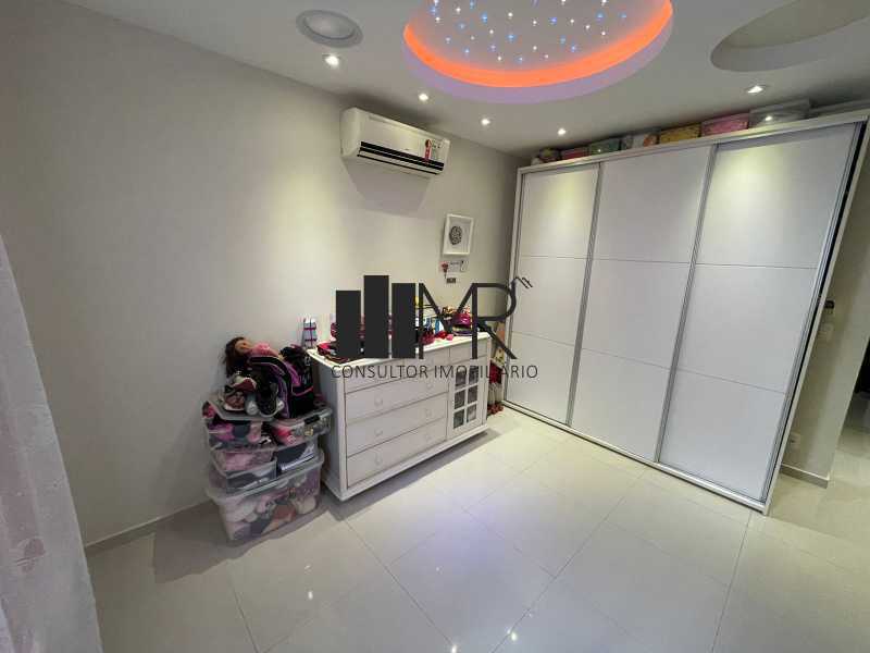 Conheça Quarto do imóvel - Casa em Condomínio à venda Avenida Aldemir Martins, Recreio dos Bandeirantes, Rio de Janeiro - R$ 2.800.000 - RM20 - 18 Quarto - 18