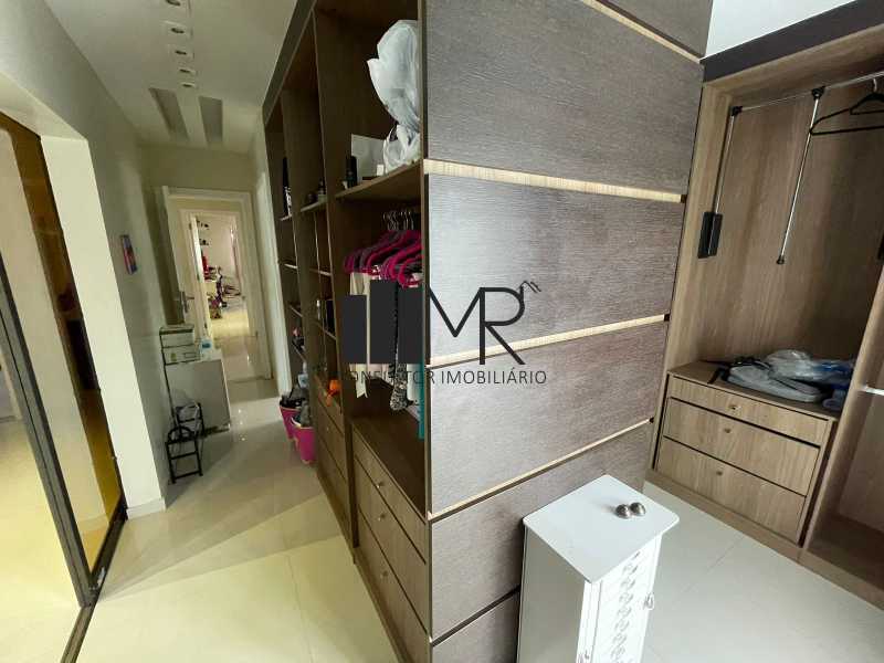 Conheça Closet do imóvel - Casa em Condomínio à venda Avenida Aldemir Martins, Recreio dos Bandeirantes, Rio de Janeiro - R$ 2.800.000 - RM20 - 24 Closet - 24