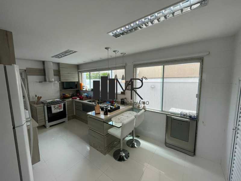 Conheça Cozinha do imóvel - Casa em Condomínio à venda Avenida Aldemir Martins, Recreio dos Bandeirantes, Rio de Janeiro - R$ 2.800.000 - RM20 - 28 Cozinha - 28