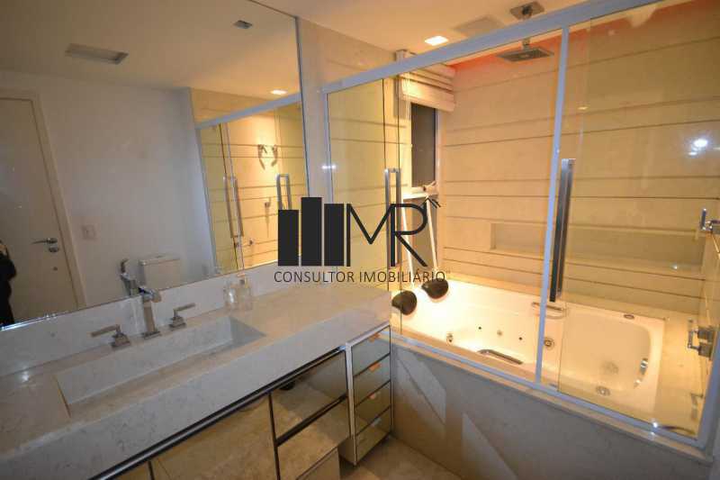Conheça 18 do imóvel - Cobertura Duplex à Venda - 4 dormitórios (3 suítes) - Barra da Tijuca - 364 m² com Piscina e Churrasqueira Privativas - AN3167 - 18 18 - 18