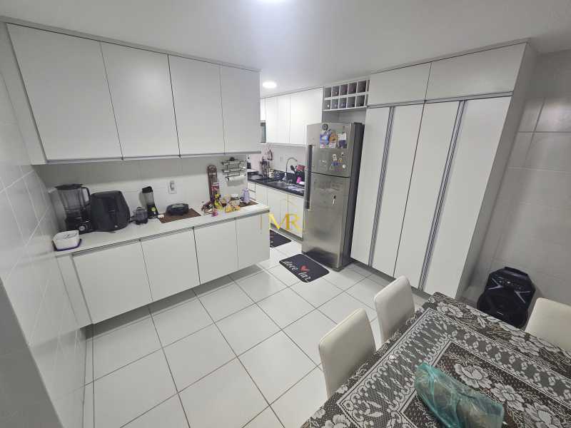 Conheça 17 do imóvel - Apartamento à Venda - 3 Dormitórios (1 Suíte) - Anil - 125 m² com Varanda, Dependência e 2 Vagas - RB100982 - 17 17 - 17