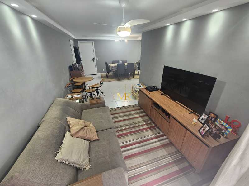 Conheça 5 do imóvel - Apartamento à Venda - 3 Dormitórios (1 Suíte) - Anil - 125 m² com Varanda, Dependência e 2 Vagas - RB100982 - 5 5 - 5