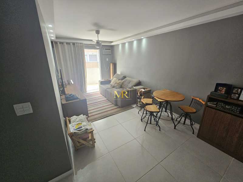 Conheça 8 do imóvel - Apartamento à Venda - 3 Dormitórios (1 Suíte) - Anil - 125 m² com Varanda, Dependência e 2 Vagas - RB100982 - 8 8 - 8