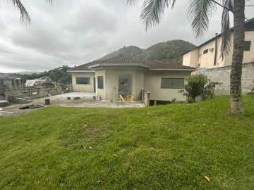 Casa Duplex à Venda - 3 Dormitórios (2 Suítes) - Anil - 214 m² com 5 Vagas e Vista Livre no Bosque dos Esquilos - R52179