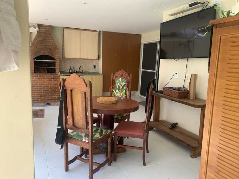 Conheça 9 do imóvel - Casa Triplex à Venda - 4 Suítes - Anil - 613 m² com Piscina, Varandão e Vista Livre - DM123 - 9 9 - 9