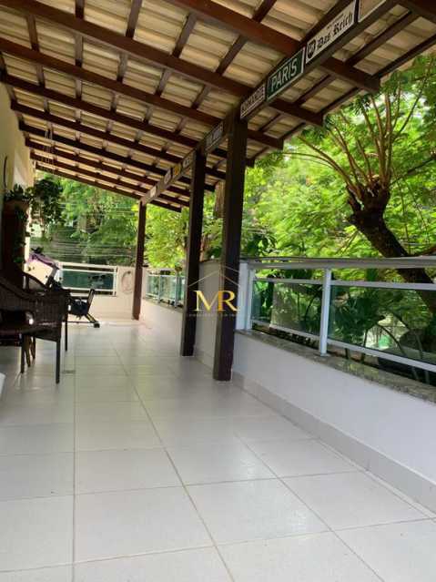 Conheça 19 do imóvel - Casa Triplex à Venda - 4 Suítes - Anil - 613 m² com Piscina, Varandão e Vista Livre - DM123 - 19 19 - 19