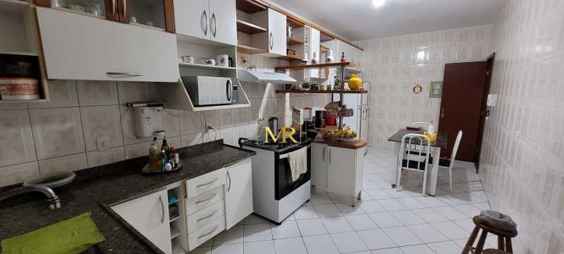 Conheça 9 do imóvel - Casa Duplex à Venda - 4 Dormitórios (3 Suítes) - Anil - 216 m² com Piscina, Churrasqueira e Vista Livre no Bosque do Esquilos - DM140 - 9 9 - 9