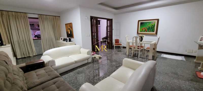 Conheça 14 do imóvel - Casa Duplex à Venda - 4 Dormitórios (3 Suítes) - Anil - 216 m² com Piscina, Churrasqueira e Vista Livre no Bosque do Esquilos - DM140 - 14 14 - 14