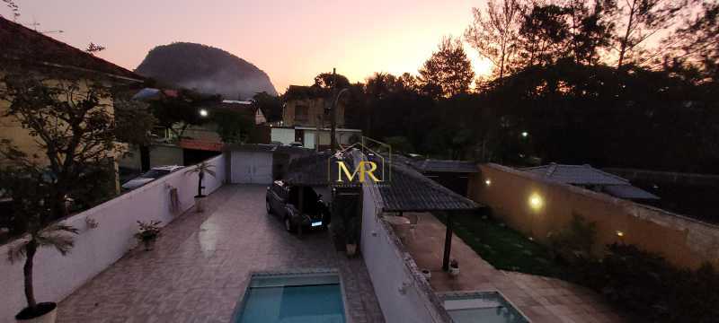 Conheça 22 do imóvel - Casa Duplex à Venda - 4 Dormitórios (3 Suítes) - Anil - 216 m² com Piscina, Churrasqueira e Vista Livre no Bosque do Esquilos - DM140 - 22 22 - 22