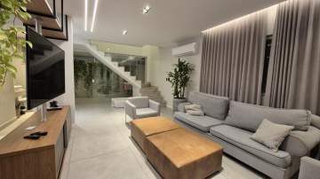 Casa Duplex à Venda - 3 Dormitórios (2 Suítes) - Freguesia, Jacarepaguá - 140 m² com Espaço Gourmet e Piscina em Condomínio de Alto Padrão - DM150 Casa Duplex à Venda - 3 Dormitórios (2 Suítes) - Freguesia, Jacarepaguá - 140 m² com Espaço Gourmet e Piscina em Condomínio de Alto Padrão - DM150