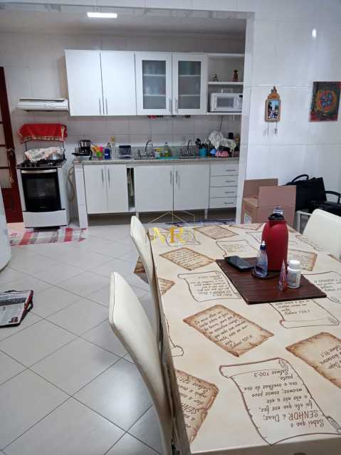 Conheça 9 do imóvel - Casa Duplex à Venda - 3 Suítes - Anil, Freguesia - 439 m² com Piscina, Espaço Gourmet e Lazer em Condomínio Fechado - DM153 - 9 9 - 9