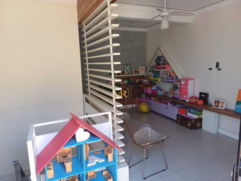 Conheça 13 do imóvel - Cobertura Duplex à Venda - 2 Dormitórios (1 Suíte) - Taquara - 126 m² com Piscina, Churrasqueira e Lazer - DM158 - 13 13 - 13