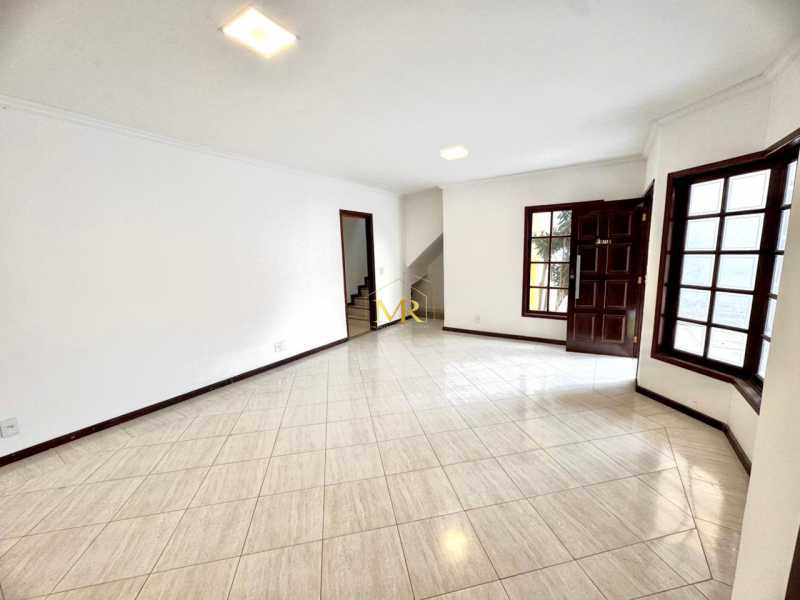 Conheça 05 Sala do imóvel - Casa duplex à venda no Condomínio Rancho Itaúna, na Rua Lagoa Bonita, em Vargem Grande. - DM260 - 4 05 Sala - 4