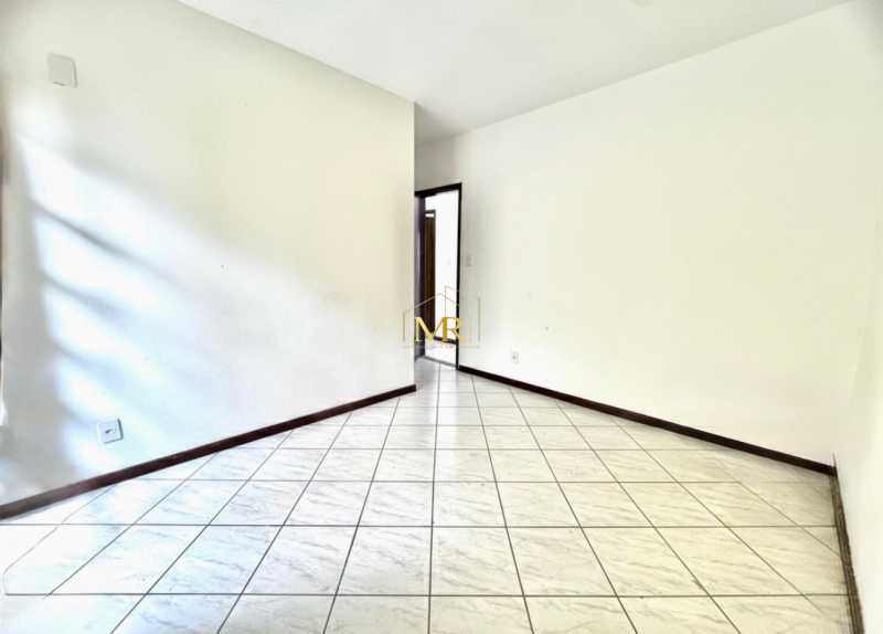Conheça 27 2 Quarto 2 Andar do imóvel - Casa duplex à venda no Condomínio Rancho Itaúna, na Rua Lagoa Bonita, em Vargem Grande. - DM260 - 17 27 2 Quarto 2 Andar - 17
