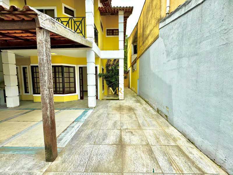 Conheça 43 CorredLateral Acesso Aos Fu do imóvel - Casa duplex à venda no Condomínio Rancho Itaúna, na Rua Lagoa Bonita, em Vargem Grande. - DM260 - 29 43 CorredLateral Acesso Aos Fu - 29
